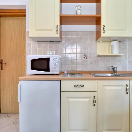 アパート With Terrace