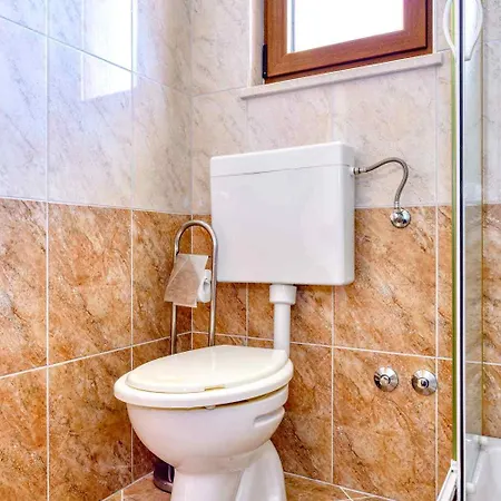 アパート With Terrace