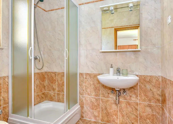 With Terrace * 로비니