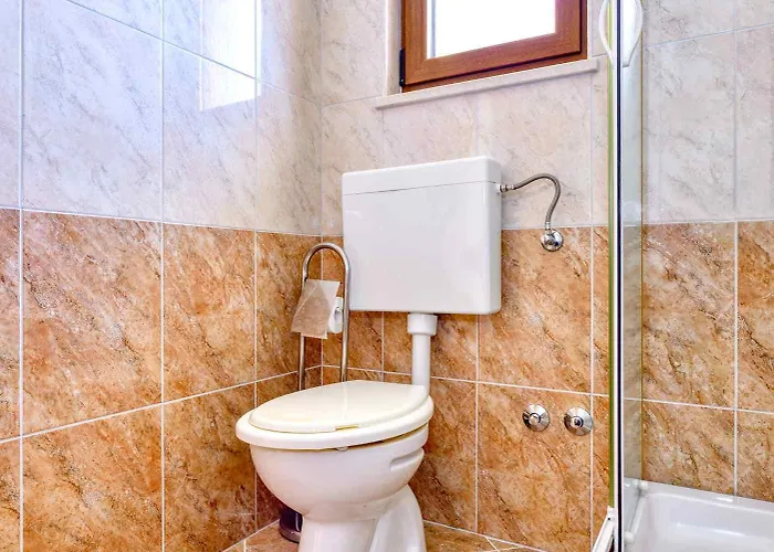 아파트 With Terrace